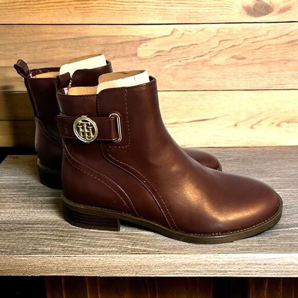 Tommy Hilfiger Women’s 7 Resin 2 Brown Leather Low Heel Ankle Boots Zip NEW - Picture 1 of 10